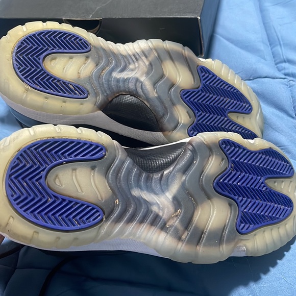 Jordan 11 Space Jams - Picture 6 of 7